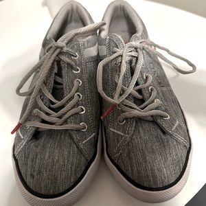 LEVI’S gray tennis shoes